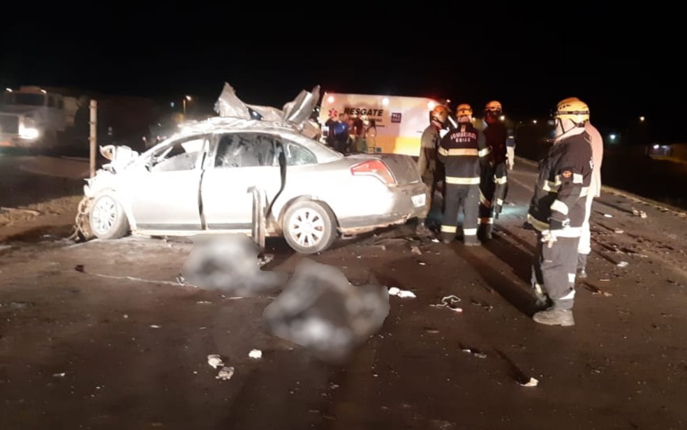 6 pessoas morrem após colisão com caminhão na BR-040