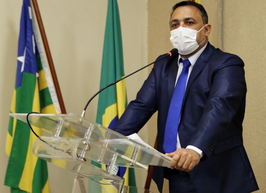 André concede coletiva após polêmica sobre antecipação de eleição da mesa