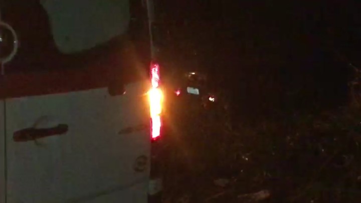 Motorista perde controle e capota veículo durante a chuva no Jd. Olímpico