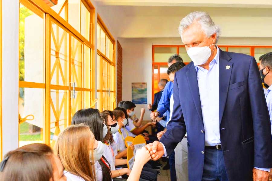 Goiás vai distribuir absorventes para alunas da rede estadual e mulheres carentes