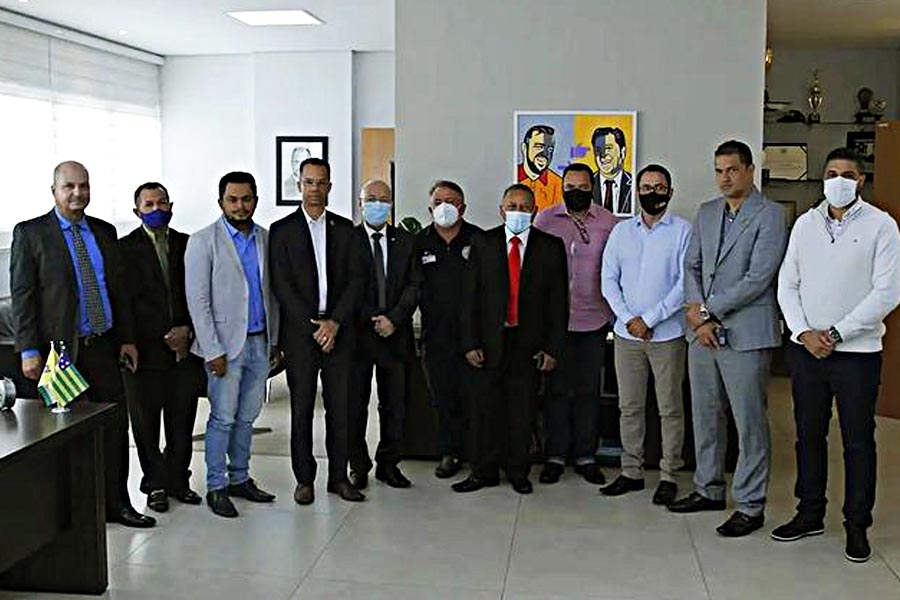 Única imagem registrada do encontro foi entre Vilmar Mariano, Professor Alcides e vereadores que não votaram em André Fortaleza na sua reeleição antecipada | Foto: Reprodução