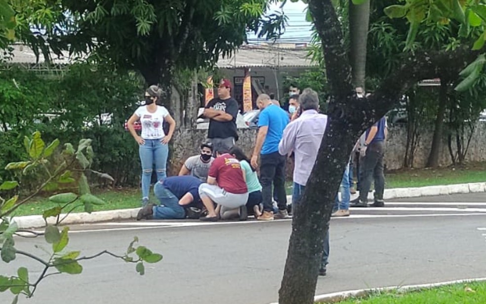 Idosa sofre infarto e morre durante aula prática no pátio do Detran em GO