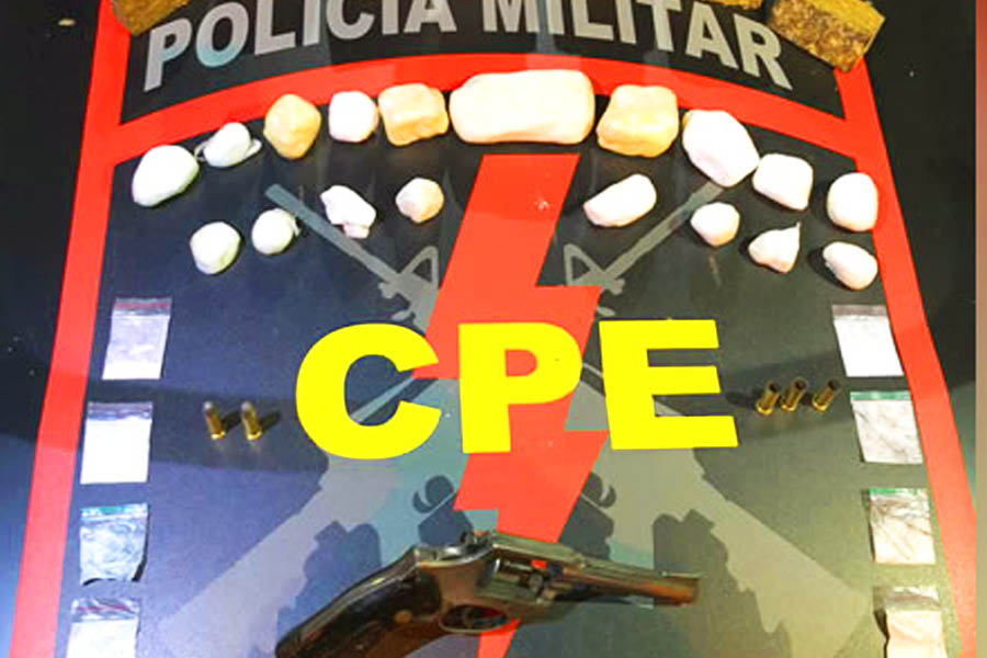 PM relatou ter apreendido um revólver calibre 38 e cerca de 1 kg de cocaína e maconha | Foto: Divulgação / PMGO