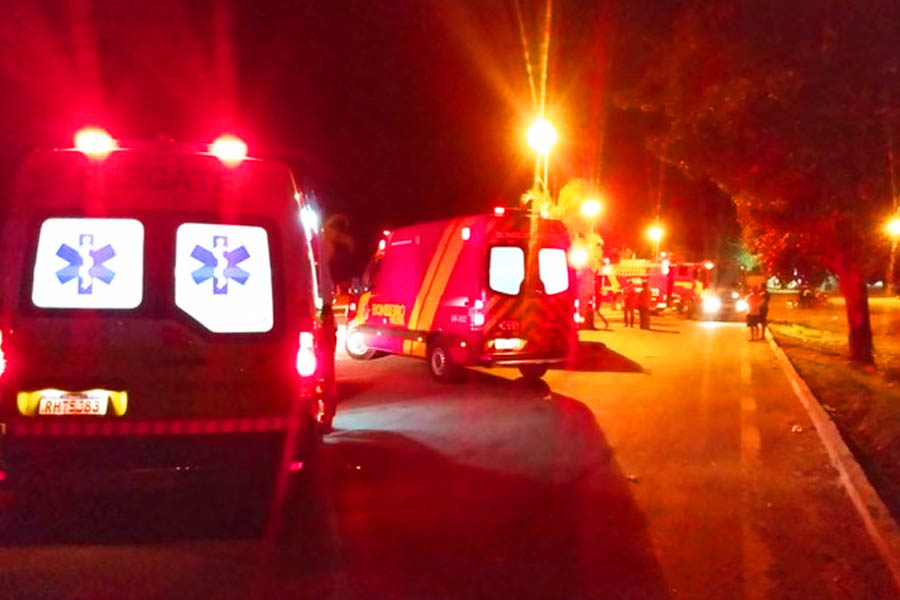 Bobmeiros atendem vítimas de acidente na BR-153, na altura de Uruaçu (GO) | Foto: Reprodução