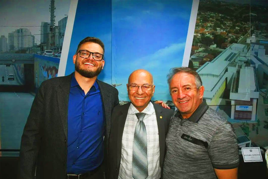 Erick Magalhães, Professor Alcides e Vilmar Mariano | Foto: Divulgação