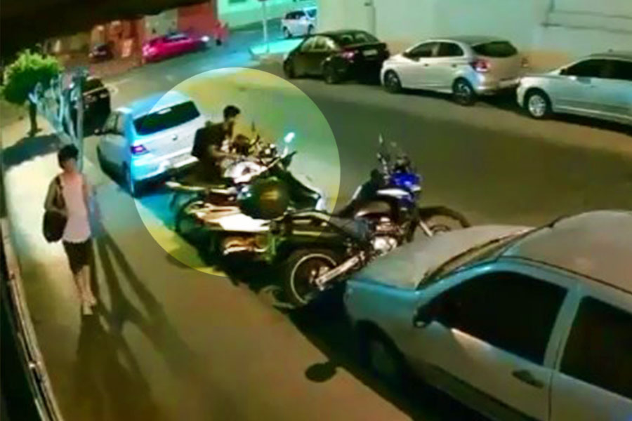 Moto furtada no Setor dos Afonsos, em Aparecida de Goiânia | Foto: Reprodução
