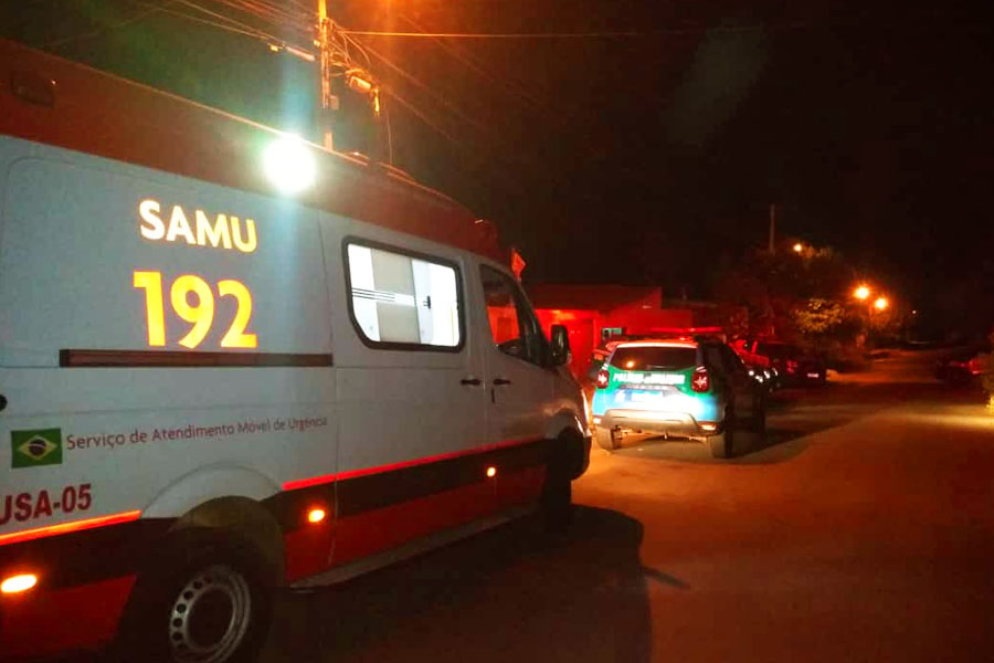Jovem morre após levar facada na jugular no Setor Independência Mansões, em Aparecida de Goiânia | Foto: Leitor / FZ