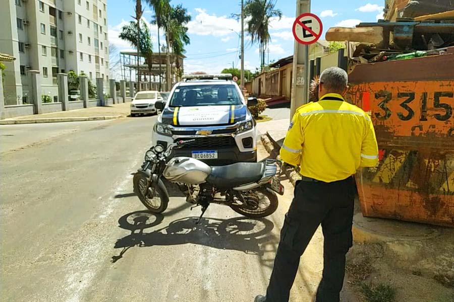 Moto foi apreendida por fiscais | Foto: Reprodução