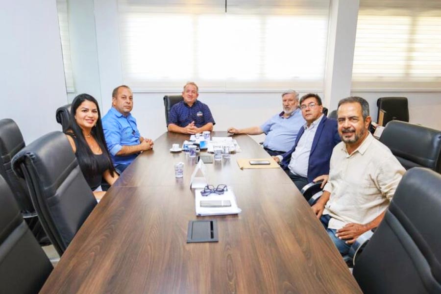 Prefeito de Aparecida de Goiânia Vilmar Mariano o gestor do Centro de Abastecimento Brasnica Frutas Tropicais, Wagner Figueiredo Chaves | Foto: Wigor Vieira