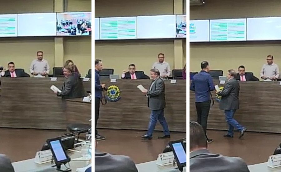 Vilmar Mariano pula André Fortaleza durante cumprimentos na Câmara de Aparecida de Goiânia | Foto: Reprodução / Vídeo Folha Z