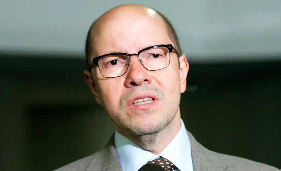 Ex-senador Demóstenes Torres sob tormenta em voo a caminho do Caribe