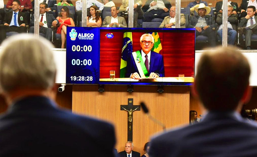 Caiado discursa por 1h30 na posse relembrando 'herança maldita'