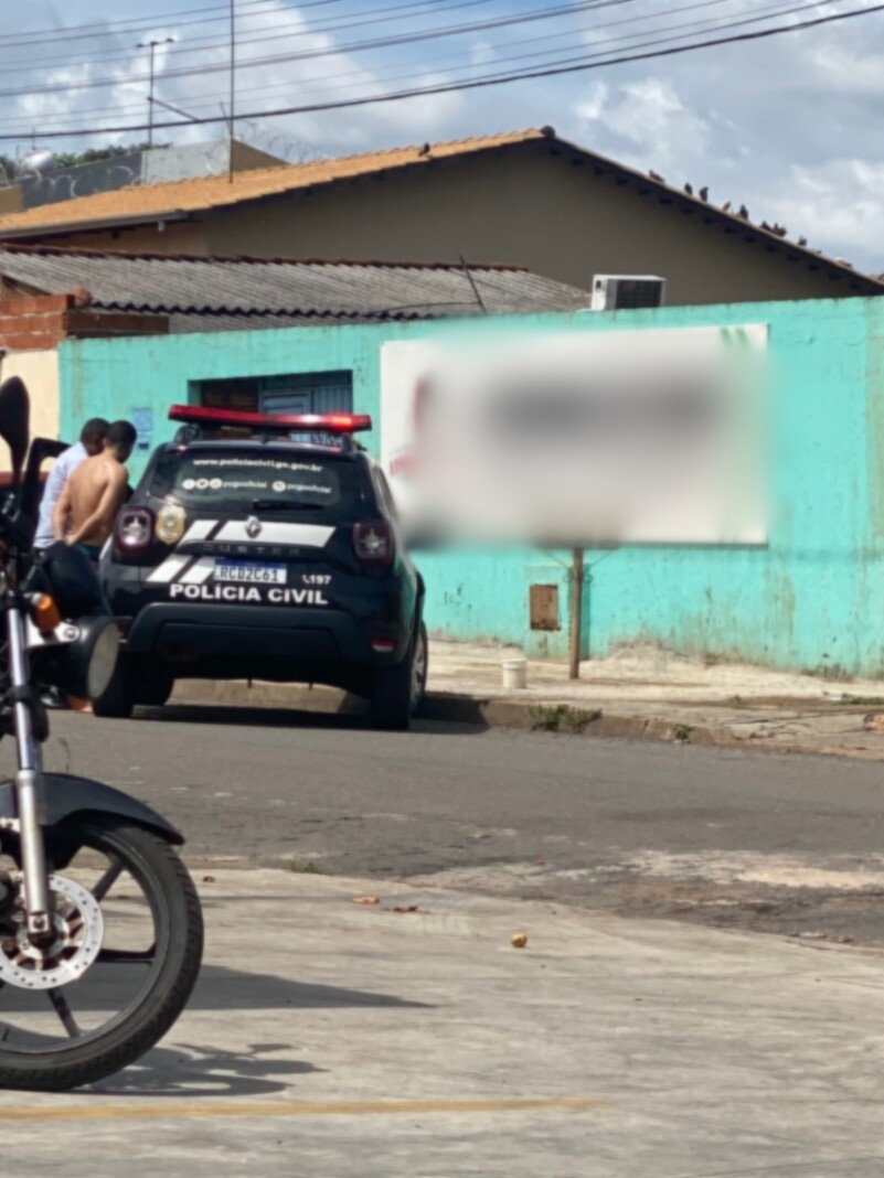 Homem é preso por espancar esposa dentro de igreja na frente dos pais em Aparecida