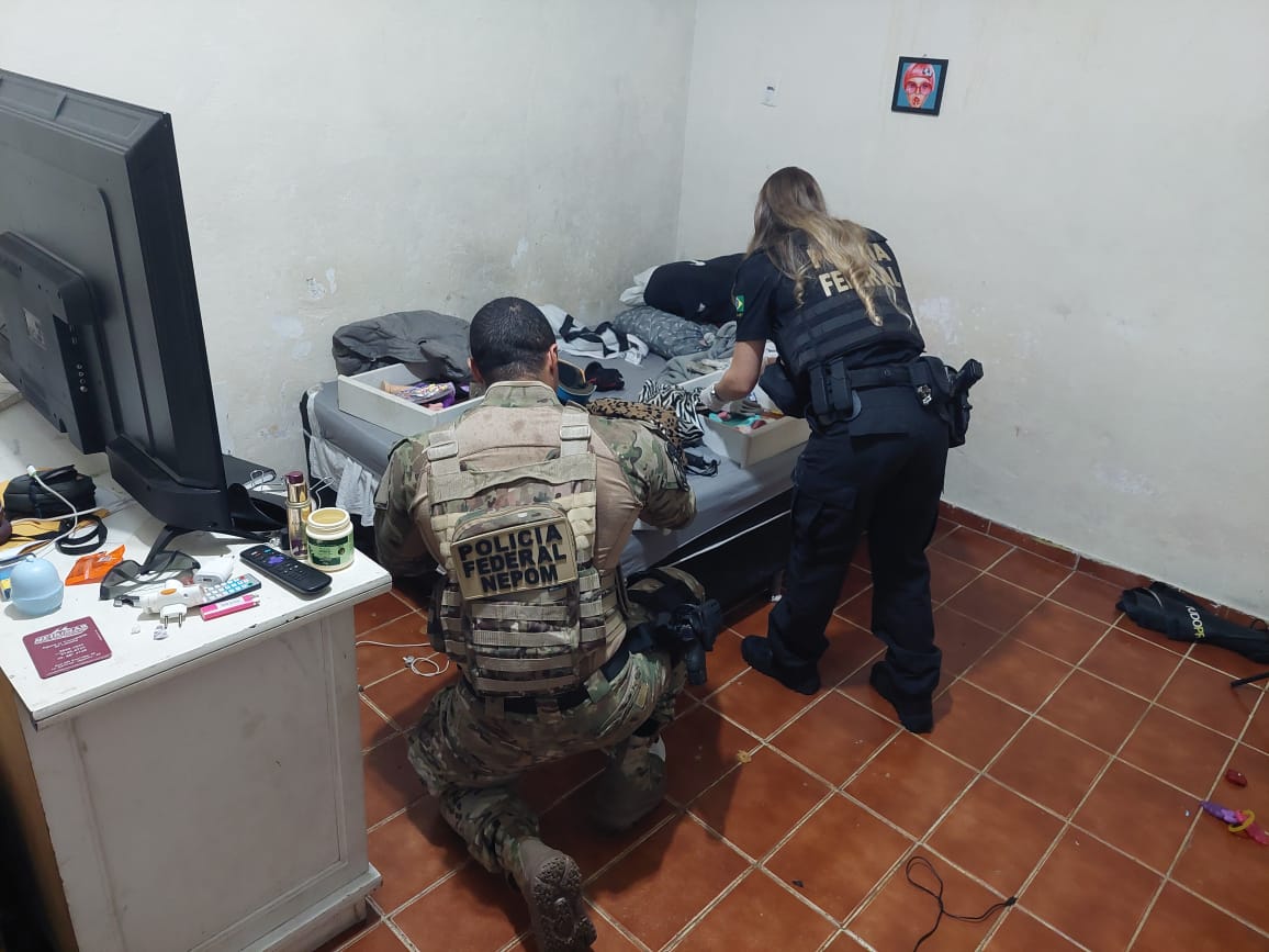 PF prende pai e mãe que estupravam filhas e divulgavam vídeos em canal na internet