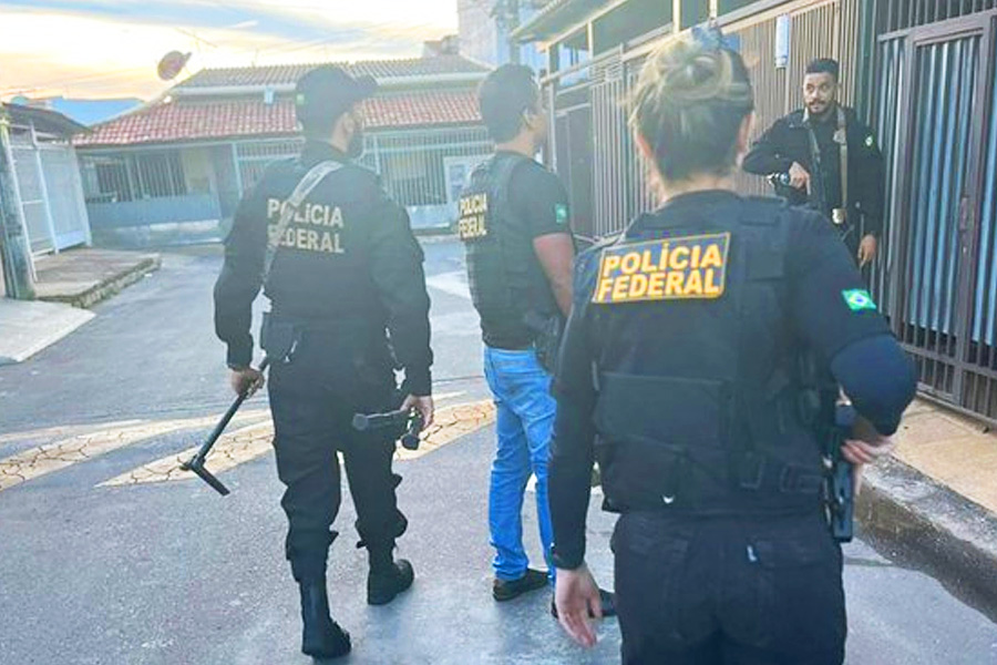 Suspeito pula janela e foge ao avistar PF em cumprimento de mandados contra envolvidos nos atentados de Brasília