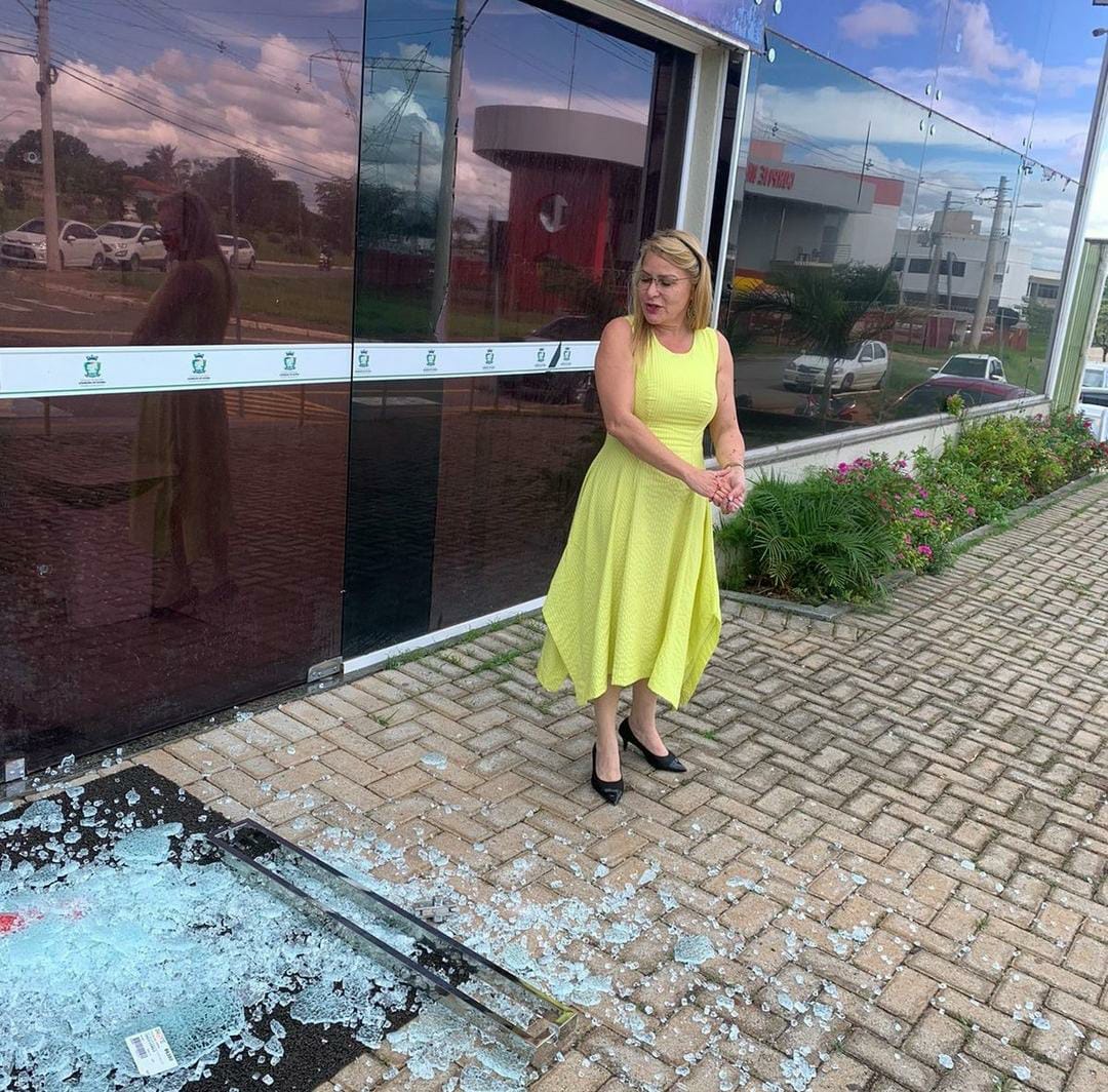 Valéria Pettersen passa por cirurgia após sofrer acidente em frente à Câmara de Aparecida