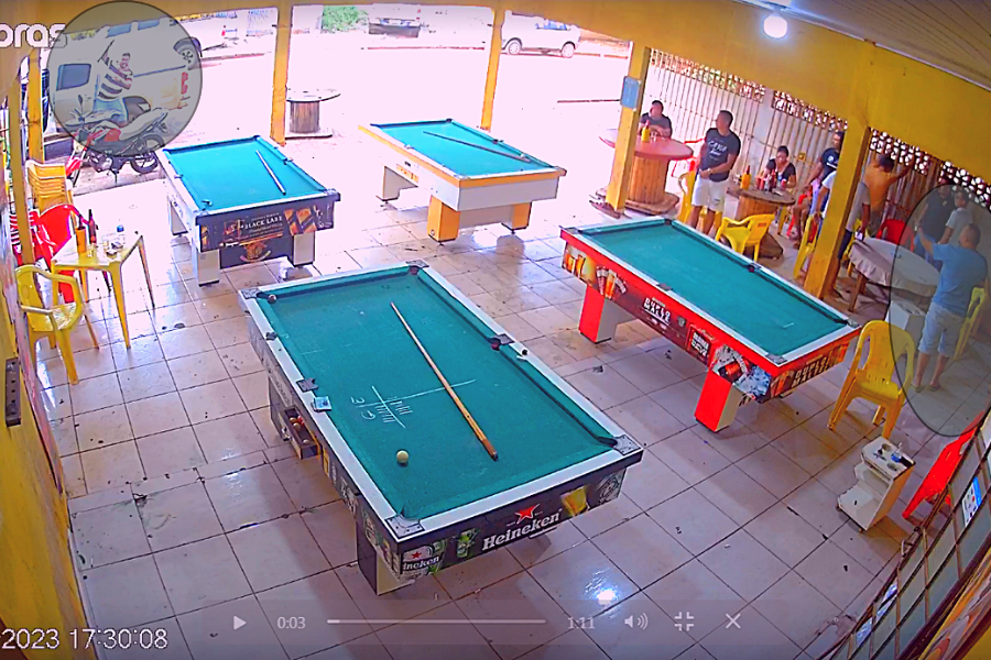 Vídeo mostra momento que homens chegam ao bar | Foto: reprodução/vídeo/PM