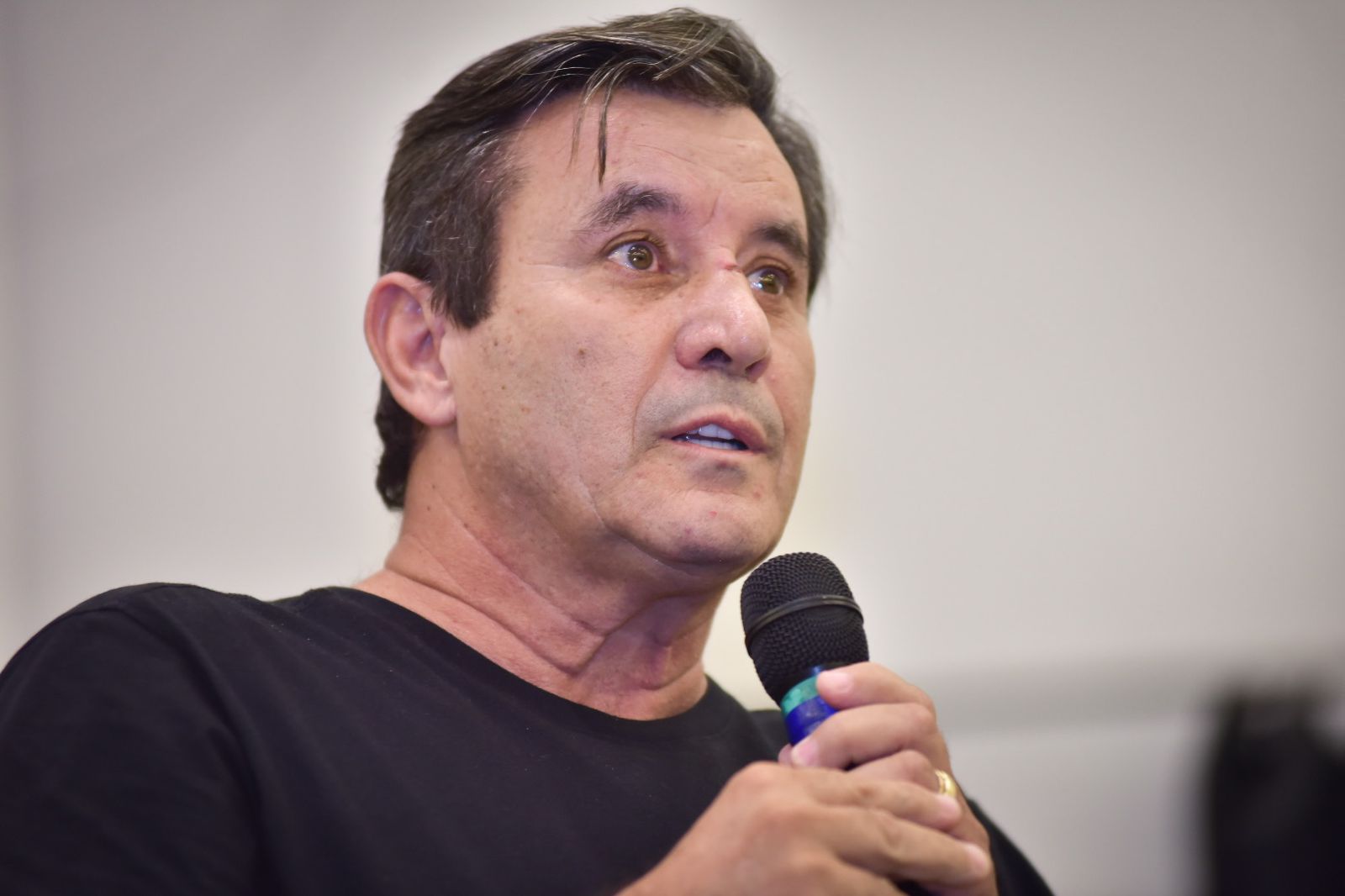 Clécio Alves defende Rogério Cruz e, sem citar nome, ataca vereador