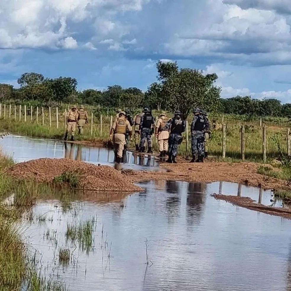 Policiais de diversos estados fazem buscas pelos suspeitos | Foto: Divulgação/PM