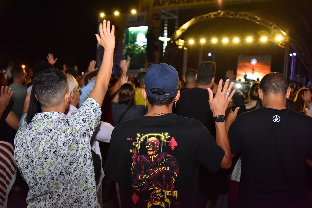 Cantores gospel e bispo Rinaldo abrem o 1º dia do Aparecida é Show