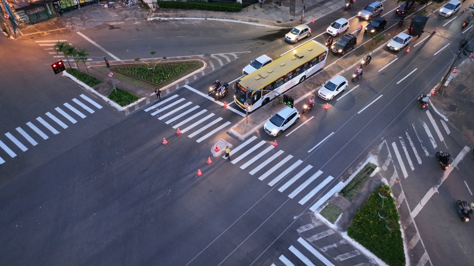 Motoristas economizam até 20 minutos com a implementação da faixa reversa na Castelo Branco em Goiânia
