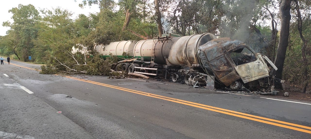 5 mortes e 15 feridos em rodovias goianas; na 153, em Goiânia, vítima foi atropelada