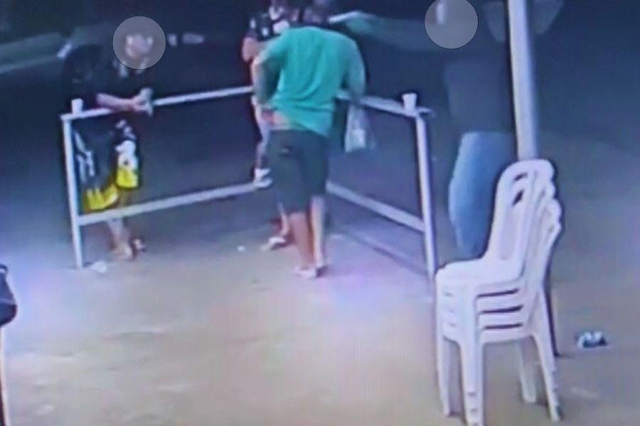 Homem é morto e outro fica baleado em porta de distribuidora de bebidas no Comendador Walmor