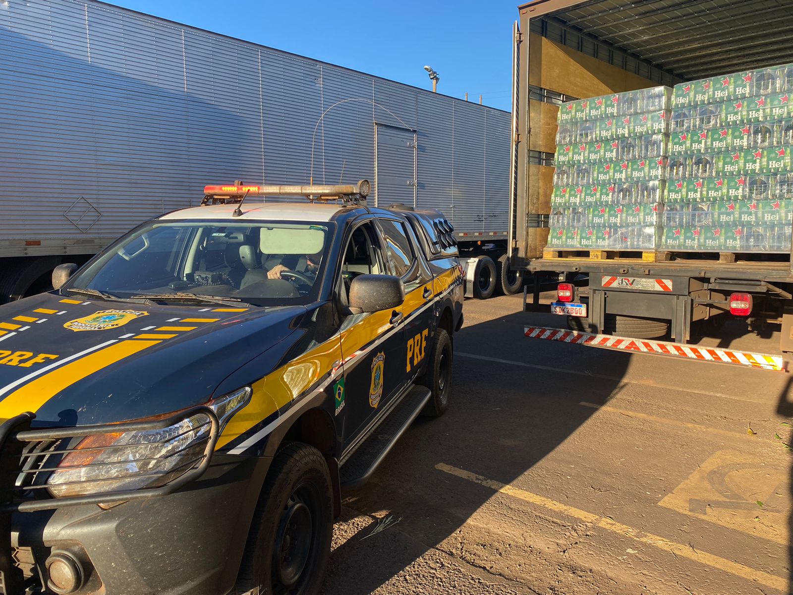 Carga com cerca de 110 mil cervejas irregulares é apreendida; destino era Goiânia e Aparecida