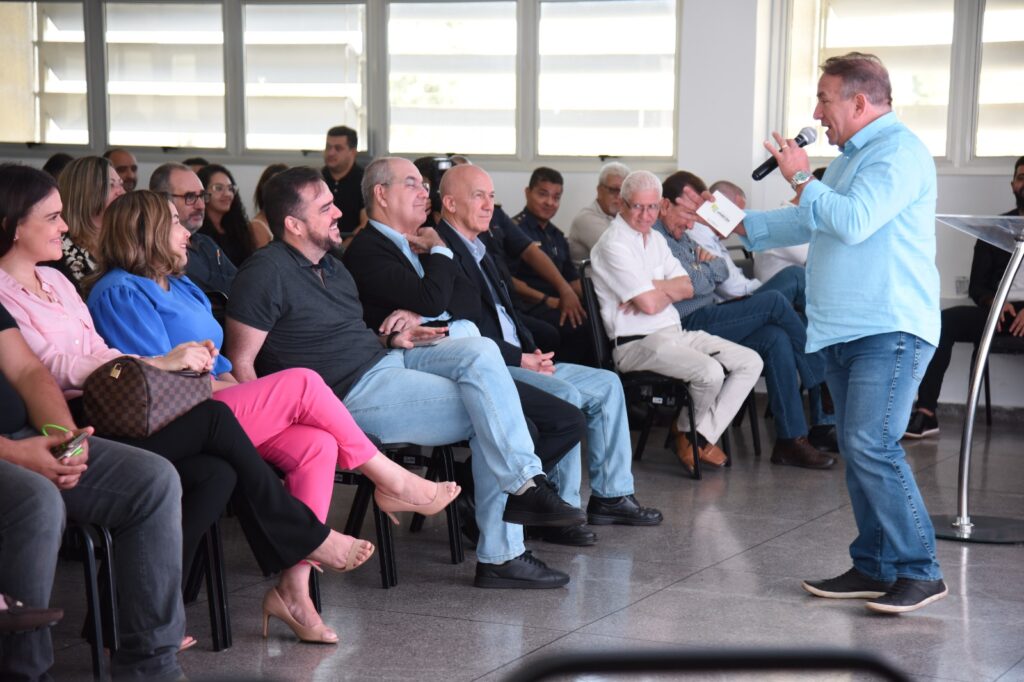 Com Vilmar e Mendanha, prefeitura lança programa Qualifica Mais Aparecida
