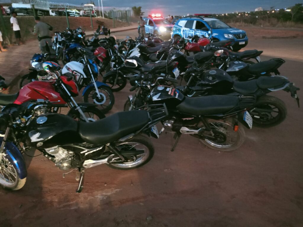 Operação da GCM acaba com “rolezinho” e apreende 29 motos e 3 carros que participavam de rachas no Pipódromo