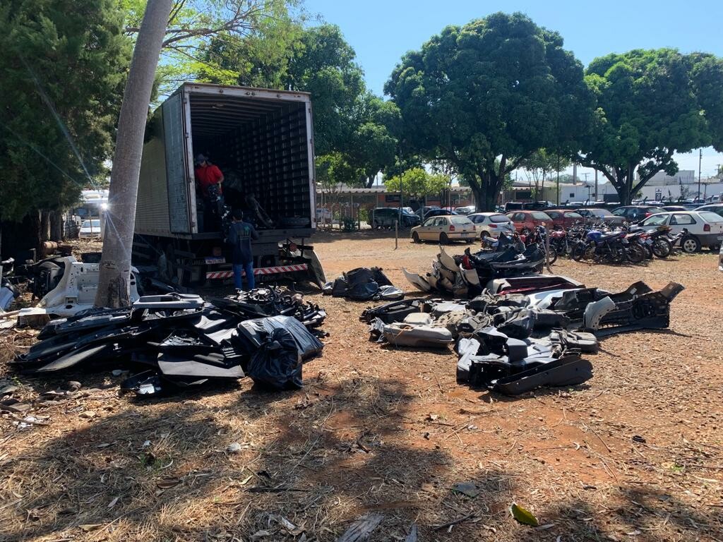 PC apreende 14 veículos “cortados” que seriam comercializados na Vila Canaã