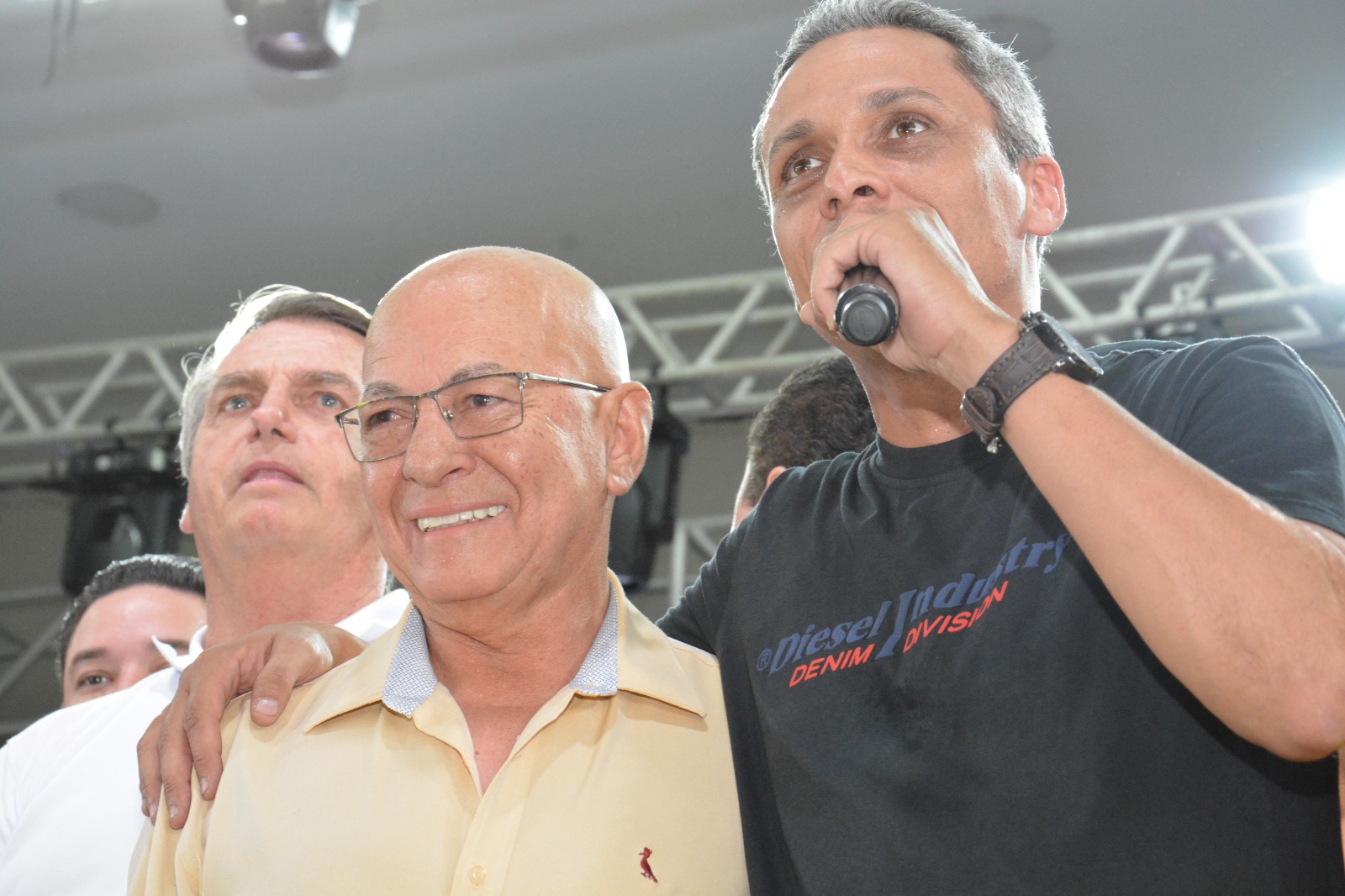 Gayer se mostra surpreso com Professor Alcides e trabalha para fortalecer projeto alcidista