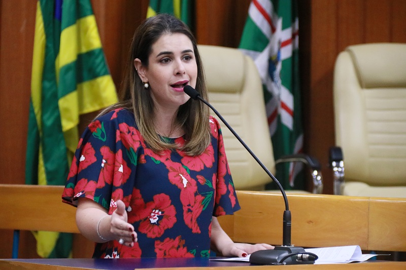 Ex-vereadora revê identidade e busca retorno à Câmara sob novo nome