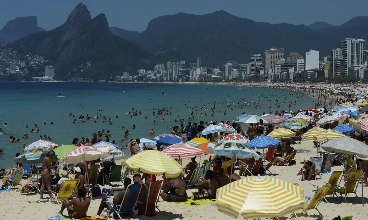 Em estado de alerta, RJ registra sensação térmica de quase 60°C