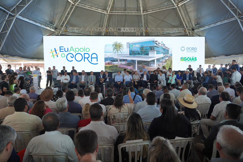 Diversos deputados acompanharam a vistoria | Foto: Denise Xavier/Alego