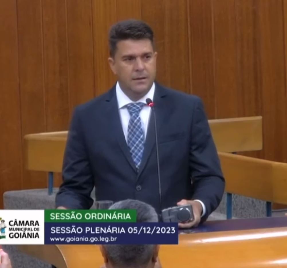 Bill trouxe para a sessão a primeira câmera que utilizou para fazer reportagens | Foto: Reprodução
