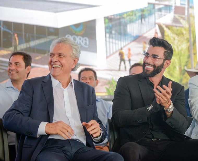 Cantor fez diversos elogios para o governador | Foto: Cristiano Borges, Hegon Corrêa e Lucas Diener