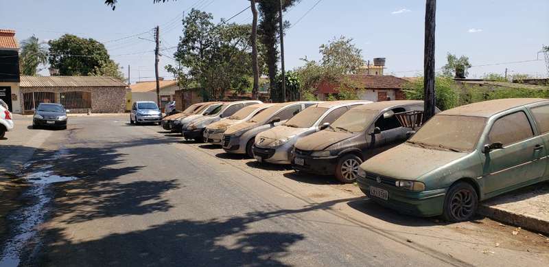 Detran apresenta plano para eliminar cemitérios de carros velhos nas ruas de Goiânia