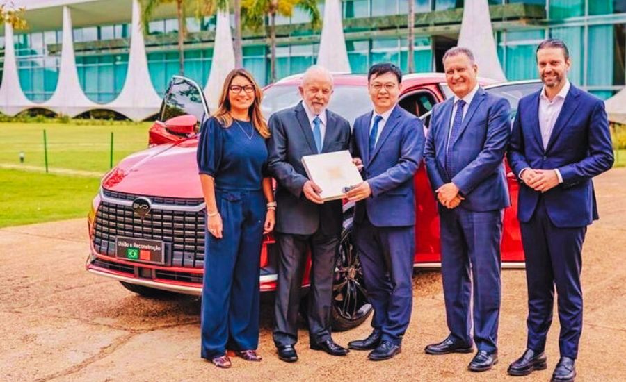 Baldy participa de doação de carro de mais de R$ 500 mil a Lula