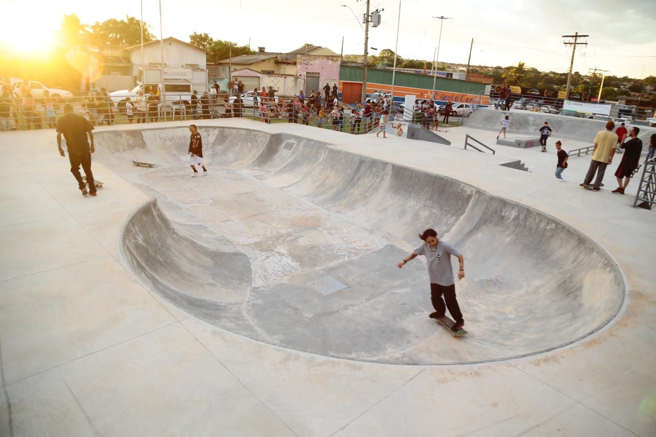 Aparecida inaugura pista de skate com a presença do prefeito Vilmar e vereadores