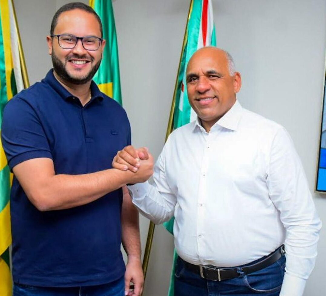 Escudeiro de Rogério Cruz estuda deixar cargo para concorrer à Câmara