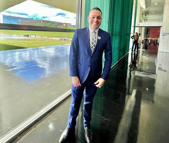 Sobrinho de senador Wilder Morais dialoga com 3 partidos para buscar vaga na Câmara