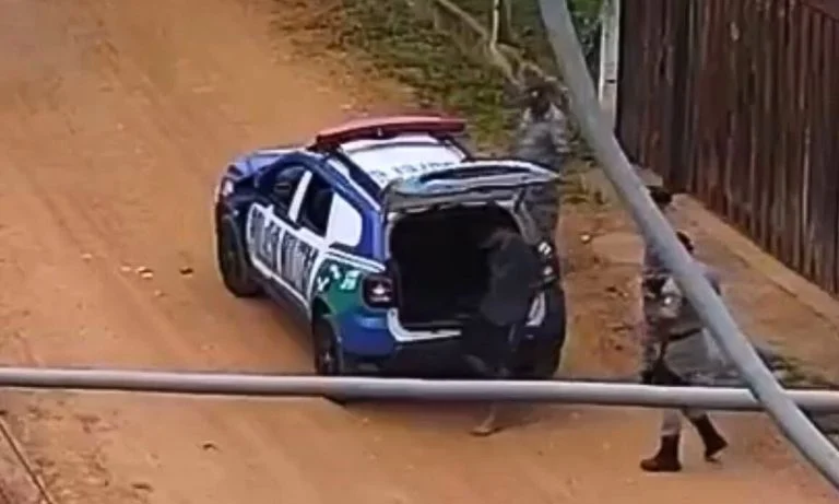 PM resgata homem agredido e jogado em lago para morrer, em Senador Canedo