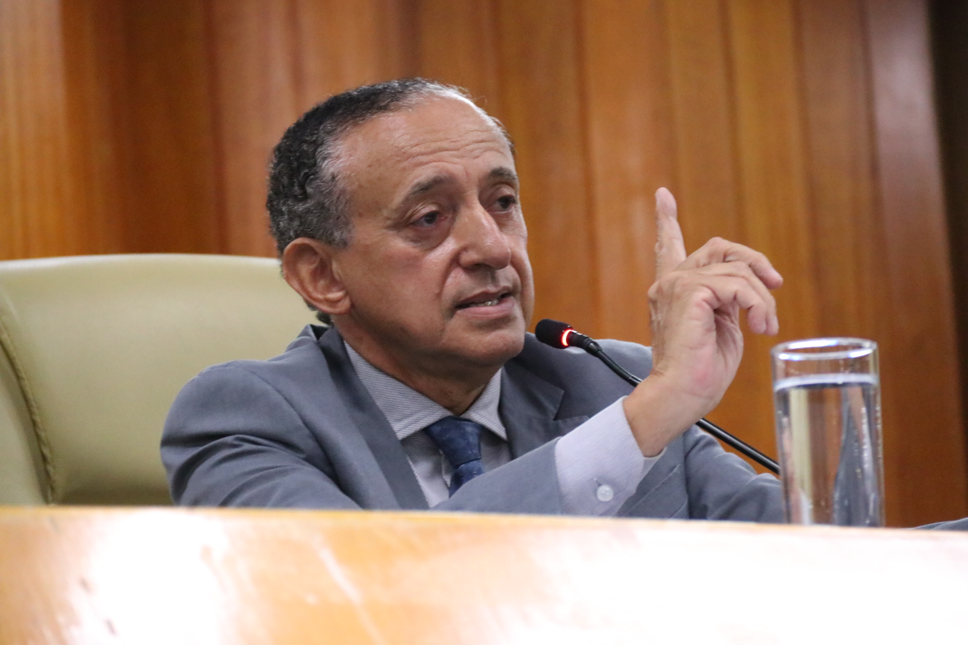 Anselmo Pereira é líder do prefeito, mas, assim como outros vereadores, evita desgaste | Foto: Câmara Municipal de Goiânia