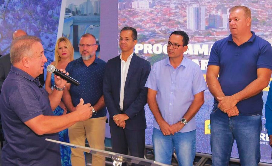 Vilmar muda tom, cita Fortaleza e elogia oposição