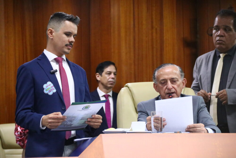 Encerramento de sessão motiva discussão entre Anselmo e Fabrício Rosa