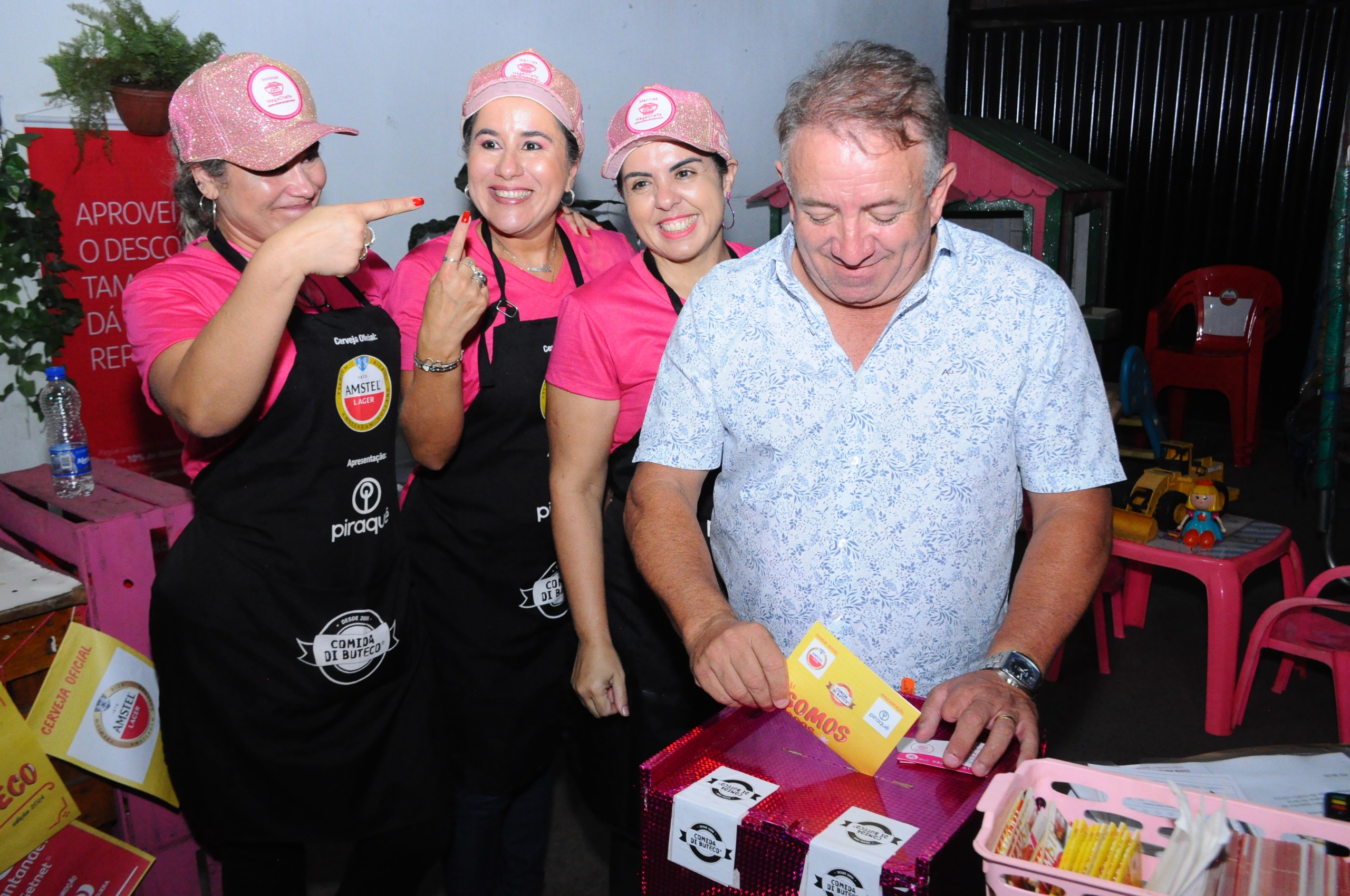 Prefeito Vilmar prestigiou bar que disputa Comida di Buteco | Foto: Divulgação