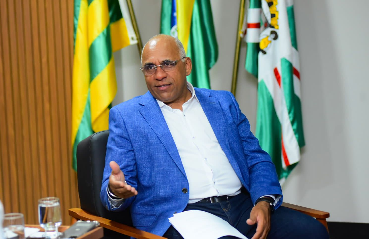 Em reunião com proibição de celulares, Rogério Cruz apresenta novo slogan de pré-campanha