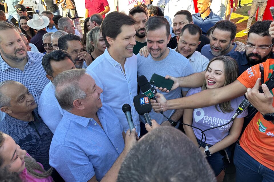 Ao lado de Daniel e Gustavo, Vilmar inaugura praça poliesportiva no Garavelo