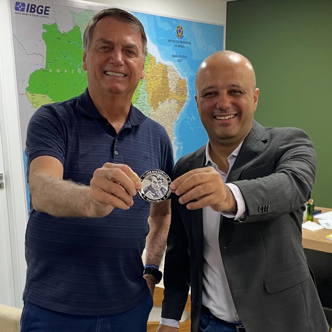 Aliado e ex-líder de Bolsonaro é 2º político goiano a receber medalha ‘imbrochável’